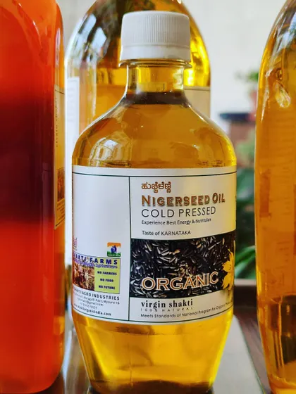 My cold-pressed Nigerseed oil is made to preserve all its natural nutrients. This organic oil is a taste of Karnataka, perfect for healthy cooking and bringing a traditional flavor to your meals.