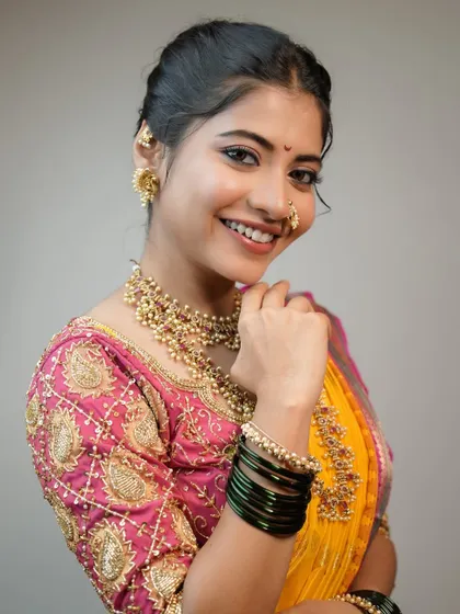 A beautiful smile from my bride Priti, looking stunning in her traditional attire.