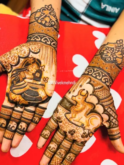A closer look at the beautiful Shiv-Parvati design, showing the fine details in their expressions and adornments.