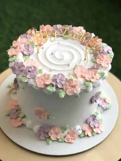 A top-down view of the beautiful pastel floral cake.