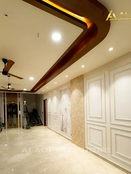 A long shot of the hallway, emphasizing the beautiful wall paneling with leaf-patterned accents and the continuous wooden element in the false ceiling that guides the eye through the space.