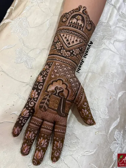 The same designer mehendi in color, perfect for a bridesmaid, showing the rich brown of the henna paste.