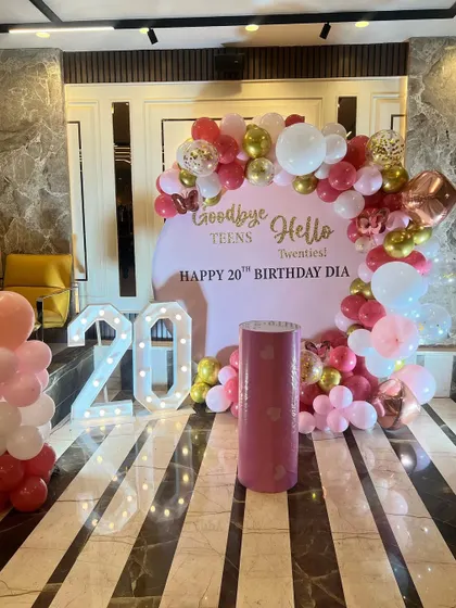 A close-up of the custom backdrop and marquee numbers.