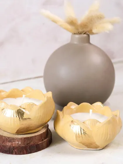 Unwrap the scent of the festivals with our golden lotus candles. They are perfect for adding a touch of elegance to your festive decor.