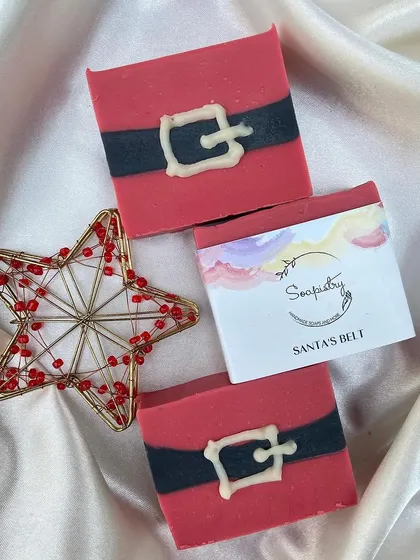 A second look at the Santa's Belt soap. The bold red and black design is so eye-catching and smells wonderfully festive.