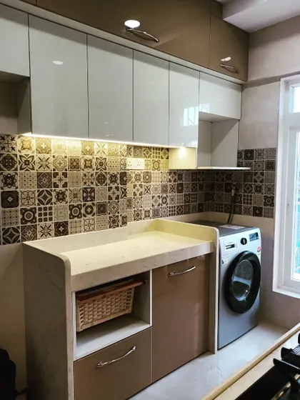In this section of the kitchen, we created a dedicated space for the washing machine and a pull-out wicker basket for vegetables. It's all about planning for real-life needs and making sure everything has its place.