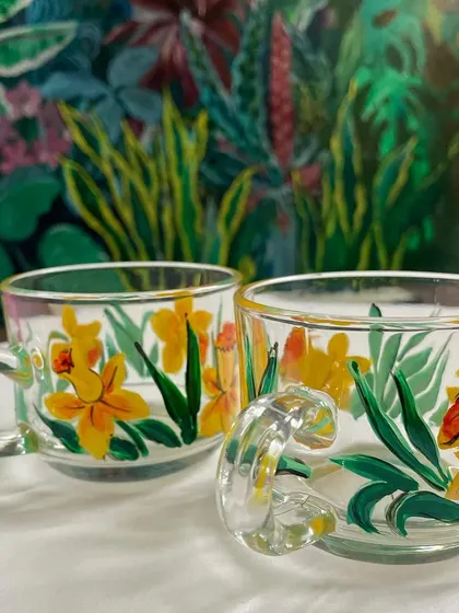 This set of chai cups is painted with bright yellow daffodils. They are perfect for adding a cheerful touch to your morning tea ritual.