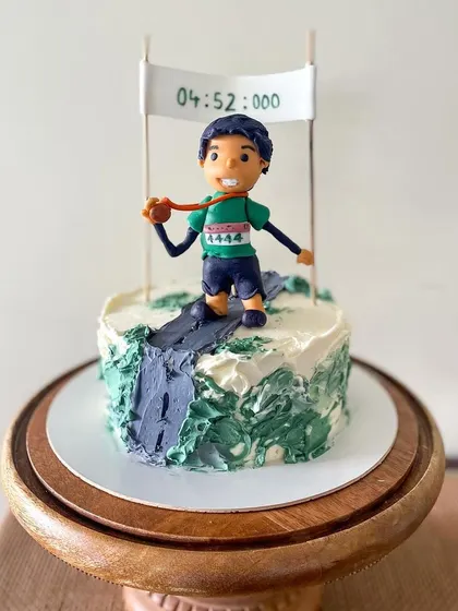 Another shot of the marathon-themed cake.