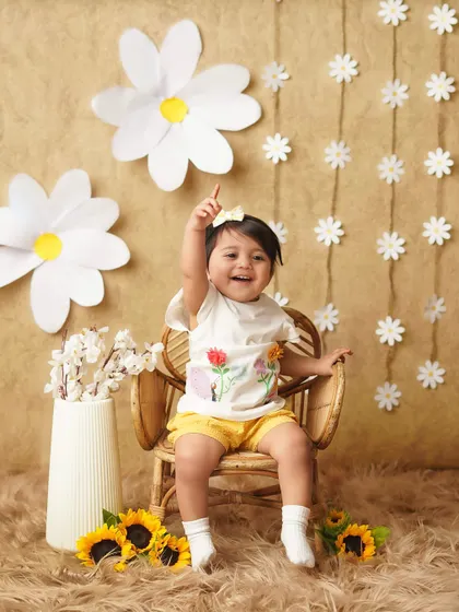 A moment of pure excitement as the little girl points up, her face lit up with a huge smile. These are the joyful, energetic moments we aim for.