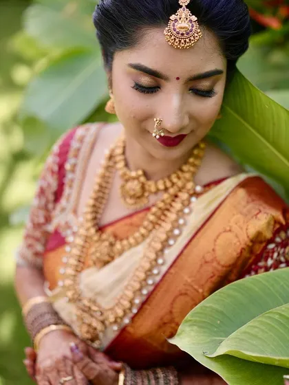 A beautiful candid moment of the bride. The gold shimmer on the eyes and the perfectly defined features ensure she looks stunning in every single photo.