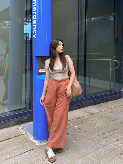 A low-key but cute fit, featuring rust-colored linen pants and a simple top.