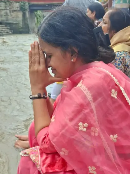 A moment of deep prayer on the banks of the Bagmati River at Pashupatinath. Here, life and its impermanence are palpable, inviting a deep sense of surrender and devotion.