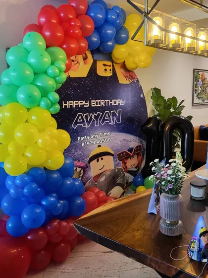 A closer look at the Roblox party setup in a home setting.