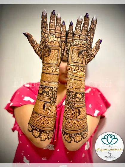 An elegant backhand design with peacocks, perfect for a bride who wants a detailed but not overly heavy look.