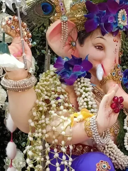 This is a close up of a custom Kanthi I made for Ganpati. It shows the fine details of the weaving, combining rich purple orchids with tiny, fragrant tagar flowers for a truly special design.