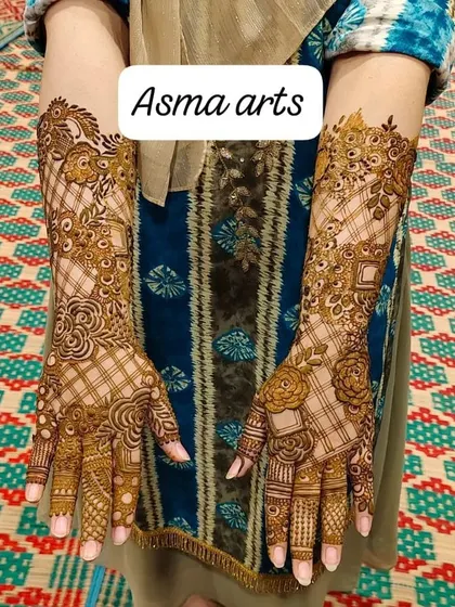 I love playing with different textures, like the combination of bold roses and delicate net patterns in this design. The checkered pattern on the back of the hand is a modern and stylish choice.