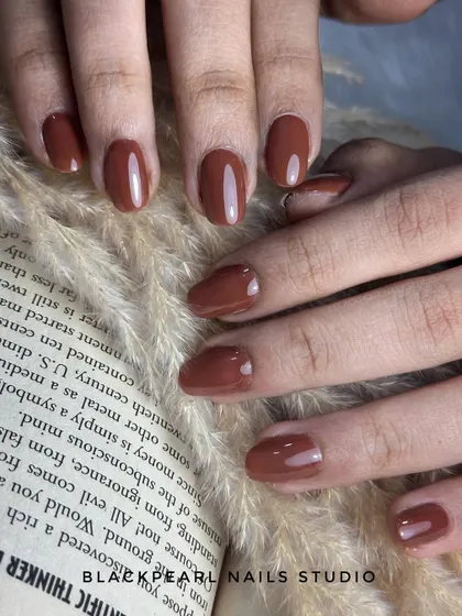 A chic and sophisticated chocolate brown manicure. This rich, warm color is a modern neutral that looks elegant in any season and on any nail length.
