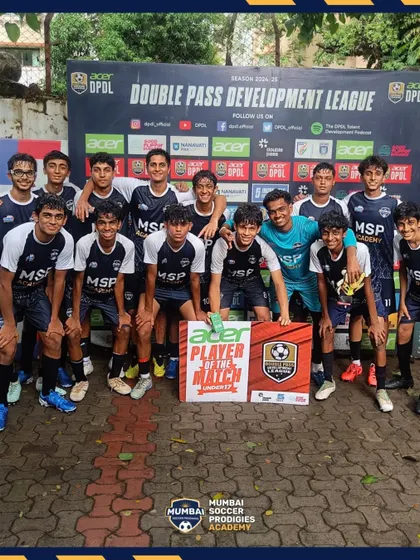 The U17 team celebrates a last-minute 2-1 victory in the DPDL.
