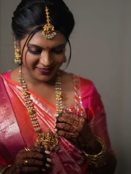 Another shot of Ruchitha, her smile as radiant as her deep henna stain. This is the result of quality organic henna and proper aftercare.