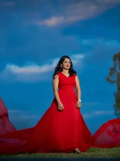 Another beautiful solo shot with the red flying dress, perfect for creating a powerful and elegant portrait.
