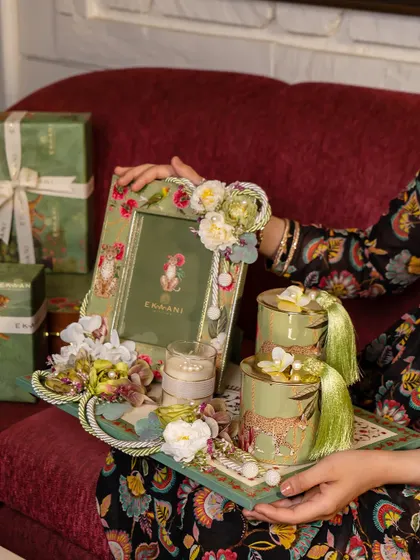 A complete gifting suite from the Tales of Tropic collection. The coordinated tray, photo frame, and jars create a beautiful and cohesive gift that perfectly captures the theme's lush and vibrant spirit.