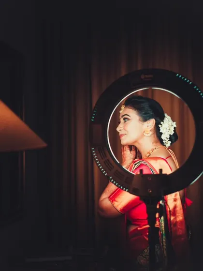 A creative getting-ready shot using a ring light for a unique framing effect.