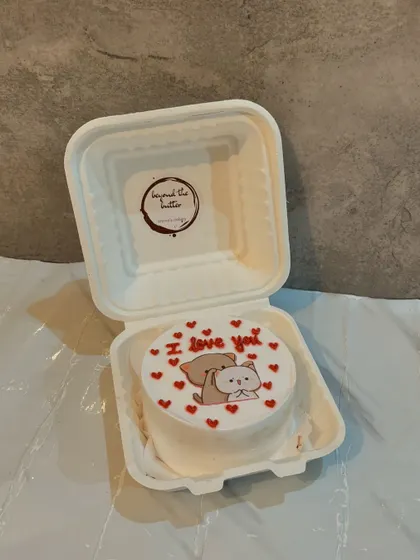 An "I love you" bento cake with a cute cartoon couple.