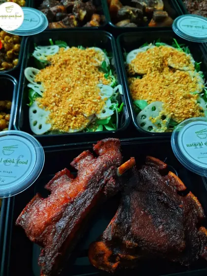 A close-up of the 'Singju' and fried pork ribs packed for international travel.