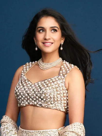 A dreamy and flawless glam look for Radhika Merchant. I focused on creating exceptionally glowing skin with the softest touch of pink, a signature look for a sophisticated evening event.