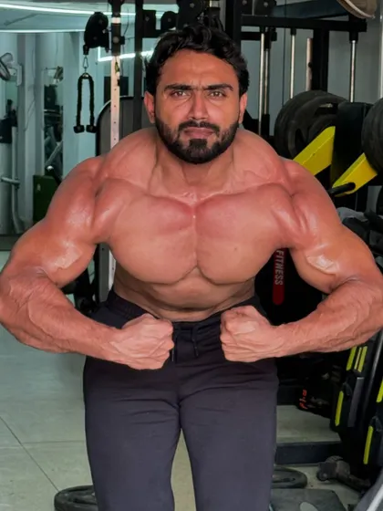 A most muscular pose in the gym.