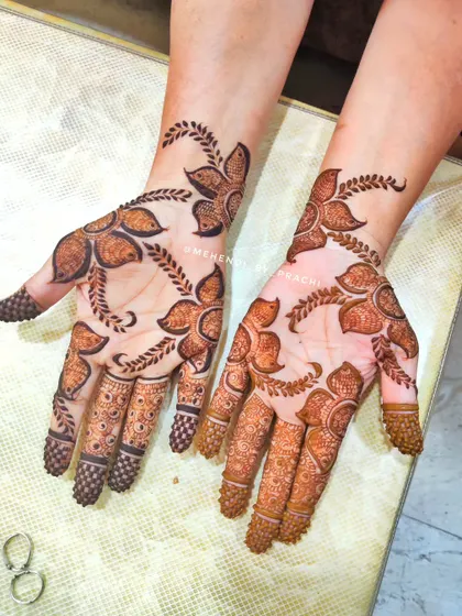 This Dubai-style design was a special request from a client. It features bold, floral and leaf patterns with a lot of open skin, which is characteristic of this style.