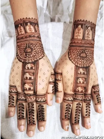 I really enjoy creating playful designs like this one with rows of baby elephants. It’s a sweet and unique take on traditional party mehendi that always brings a smile.