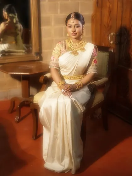 Another angle of this beautiful and regal look.