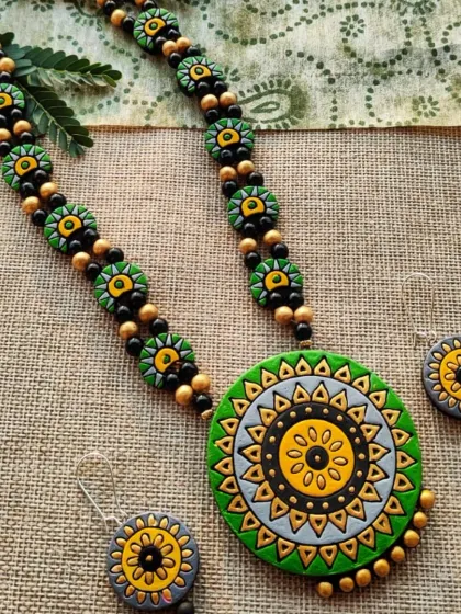 These are additional images and videos showing the wide assortment of necklace sets in various designs and colors that I have available for wholesale.