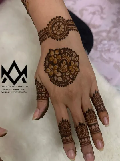 A close up of the party mehendi, showing the clean lines of the floral mandala and bracelet pattern.