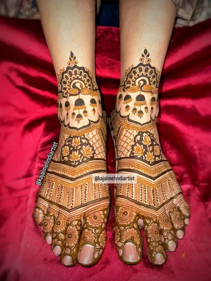 The fully developed, dark stain of the peacock and bells foot design. This is the result of using high-quality, natural henna.