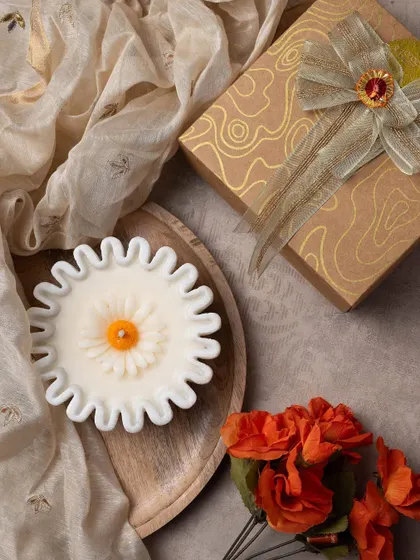 Another view of the beautiful daisy marble urli candle. It's a perfect blend of traditional craftsmanship and modern design.