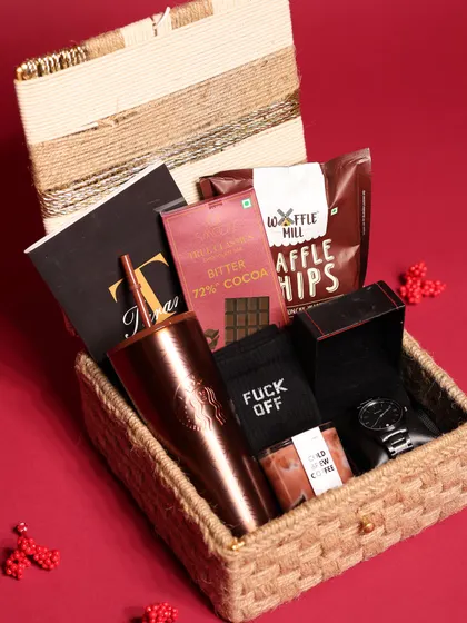 An open view of the luxury Christmas hamper for him, showing all the premium items curated for a perfect holiday gift.