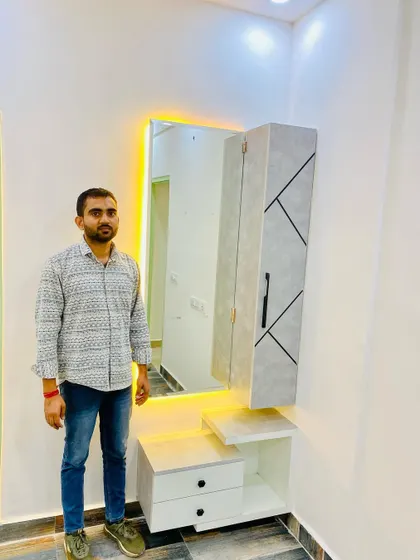 This dressing unit features a backlit mirror and a floating console with a vertical storage cabinet, all in a modern white and grey finish.