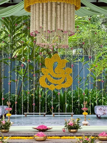 A duplicate image of the beautiful and detailed traditional decor.