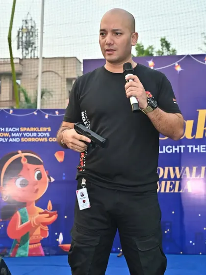 During a live demonstration, I explain the principles of defending against a firearm threat. Understanding distance, angles, and the attacker's mindset is just as important as the physical technique itself.
