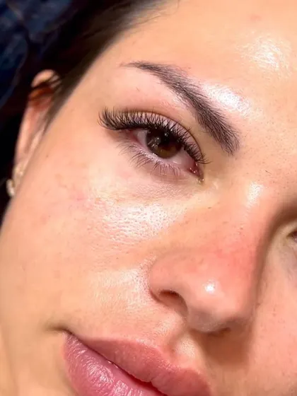 Another example of a beautiful 2D lash set. It doubles the number of your natural lashes for a soft, full, and elegant result.