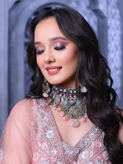 A beautiful close-up of the pink and purple toned eyeshadow. Learning color theory and how to create harmonious looks is a fundamental part of our course.