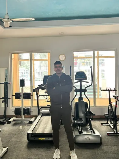 Full shot in a private gym.
