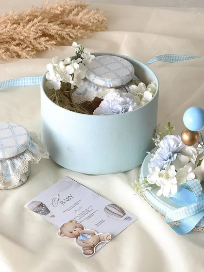 A beautiful baby shower return favor. This hamper includes a jar of our fudgy brownies and a jar of flavored almonds, all in a lovely blue theme to welcome a baby boy.