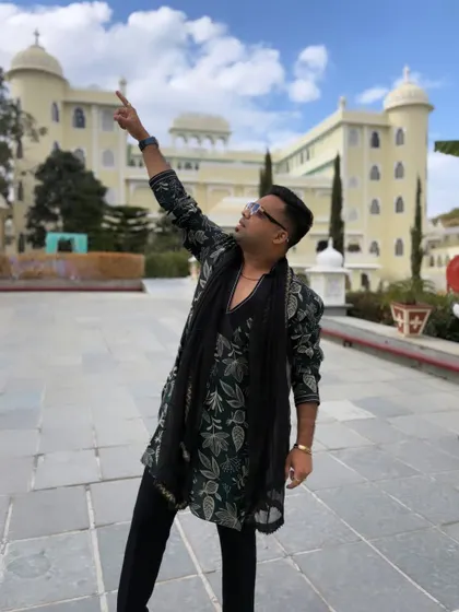 Pointing to the sky where the helicopter is about to arrive for the Baaraat. I coordinate these grand entries to create maximum impact and a truly cinematic moment.