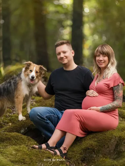 Another angle of this beautiful family, showcasing the calm and loving atmosphere of our outdoor maternity sessions. The natural light and scenery add a magical touch.