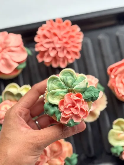 A closer look at my edible floral cupcakes. Each one is a mini work of art, with different flower designs like roses, dahlias, and succulents, all hand-piped with delicious buttercream in a variety of colors.