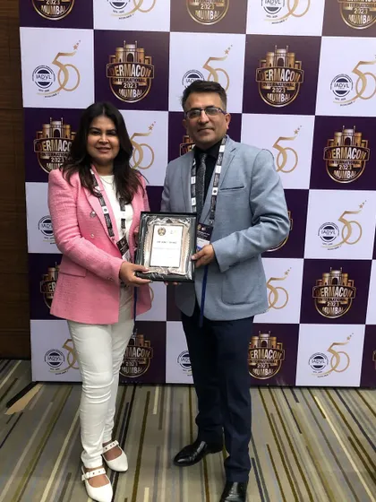 Receiving an award at the Dermal Filler workshop at Dermacon International, Mumbai. It was a great session with an excellent faculty and enthusiastic delegates.