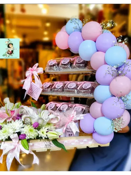 I was thrilled to design this beautiful hamper with a brownie stand and balloon cluster for Isha Ambani Piramal on the arrival of her twins. It’s a sweet way to send congratulations.